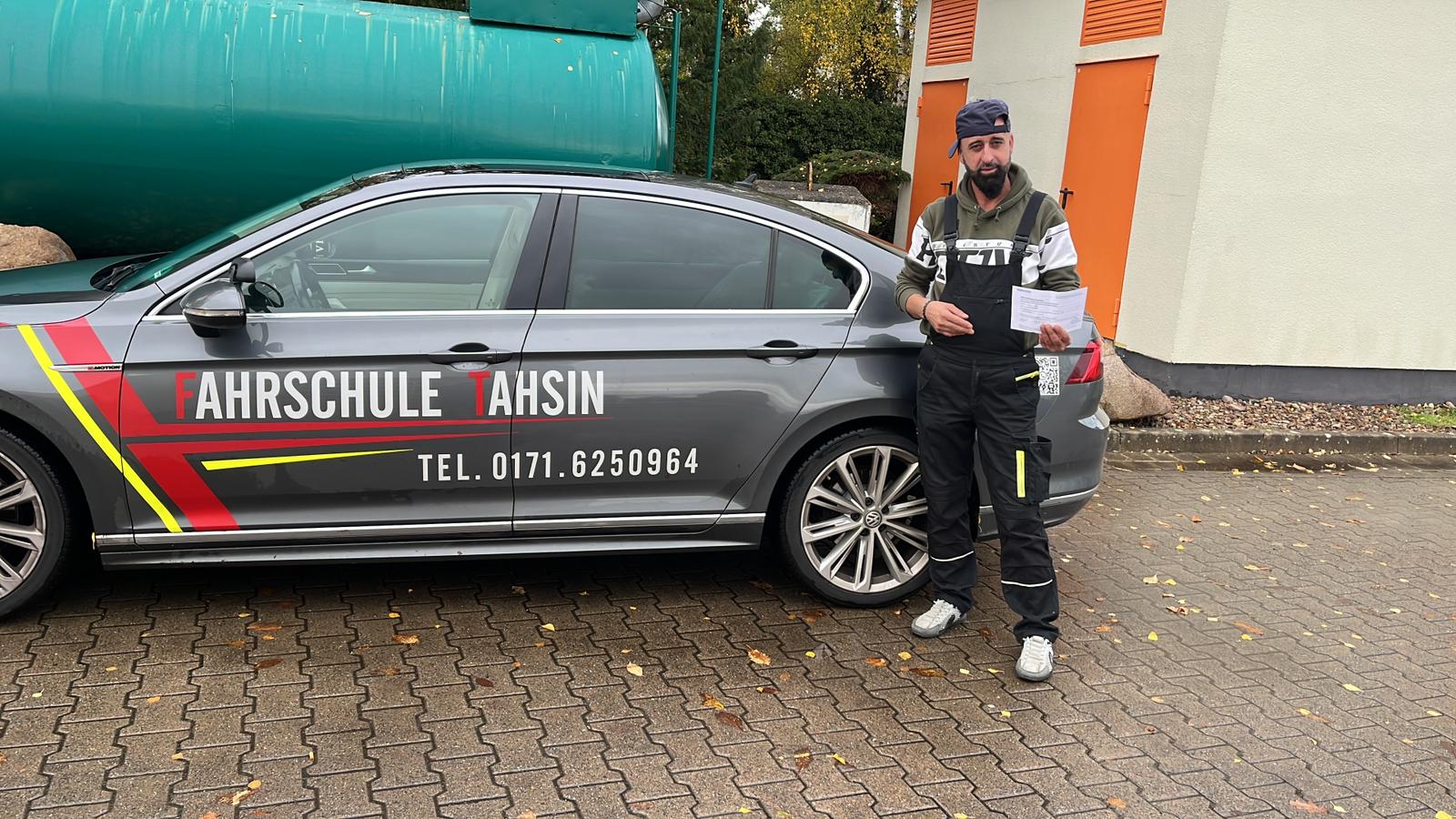 Führerschein bestanden - Daumen hoch